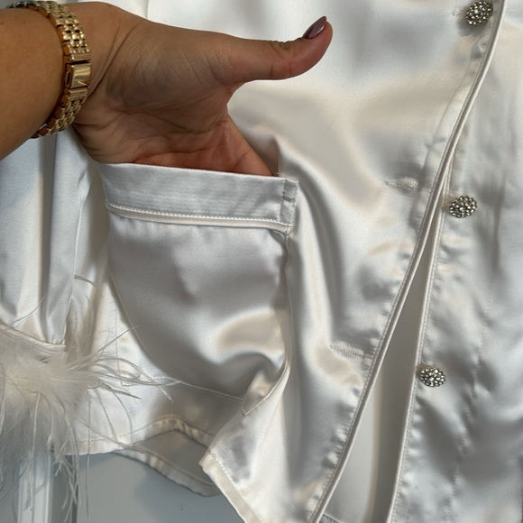 WHITE SATIN TOP WITH FUR TRIM - Picture 4 of 6
